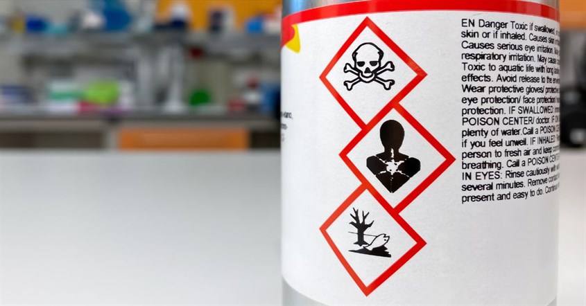 Cara membersihkan layar laptop dan macbook agar tetap bersih dan aman.