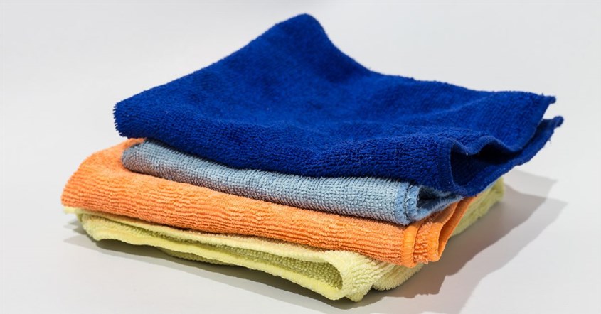 Cara membersihkan layar laptop dan macbook agar tetap bersih dan aman.