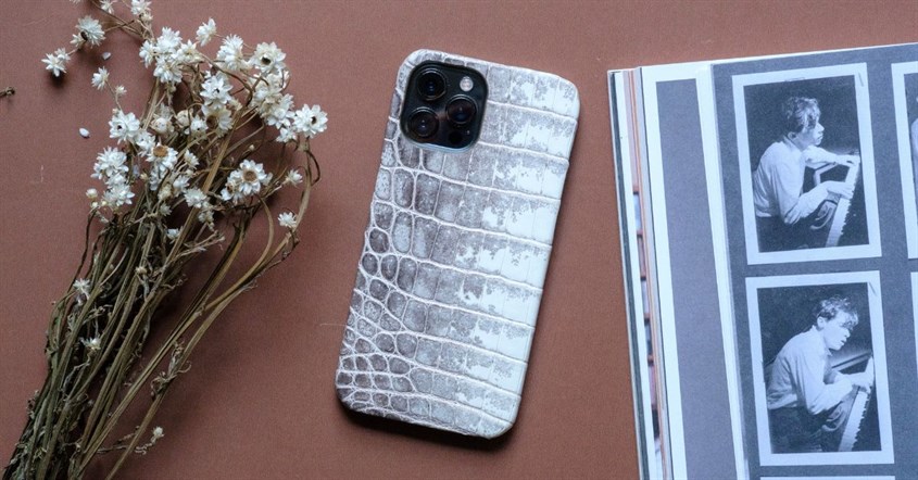 Lepaskan Casing Magnetic atau Berbahan Logam