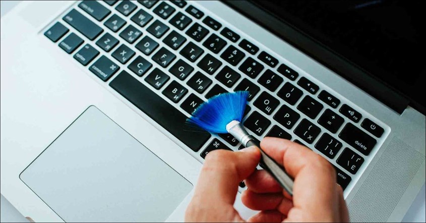 Cara Membersihkan Keyboard Laptop