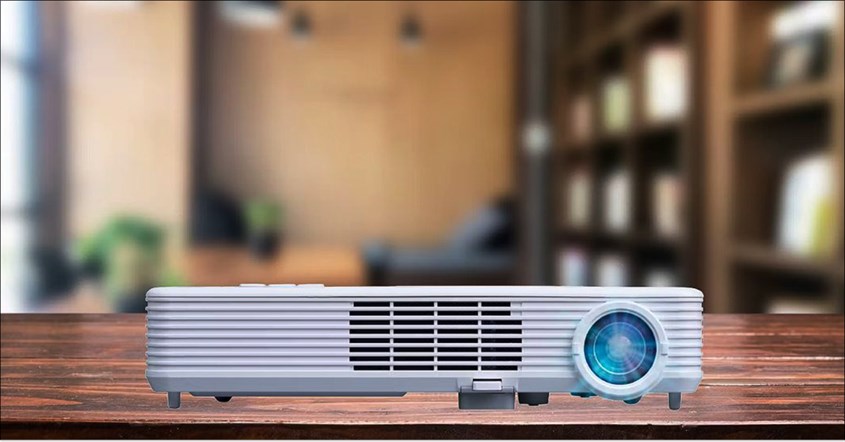 Kenapa Layar Laptop ke Proyektor Tidak Muncul?