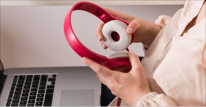 Tips Membersihkan Headset agar Tidak Rusak cara membersihkan earcup headset