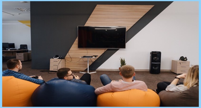 Memasang bracket TV di dinding Memasang bracket TV di dinding