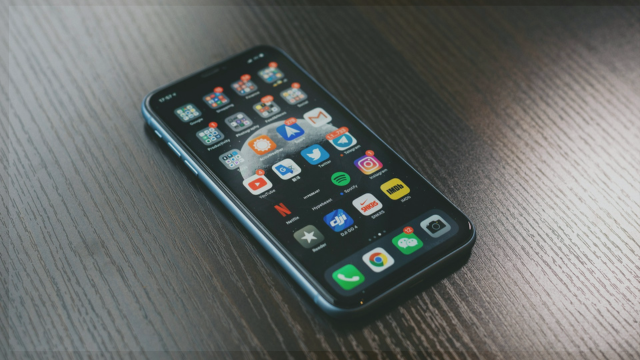 Perbandingan layar iPhone XR vs iPhone 11 Perbandingan layar iPhone XR vs iPhone 11