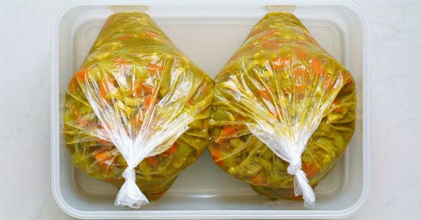 Mengetahui detail fungsi crisper tray di kulkas dan manfaatnya untuk memaksimalkan penggunaan kulkas Anda.