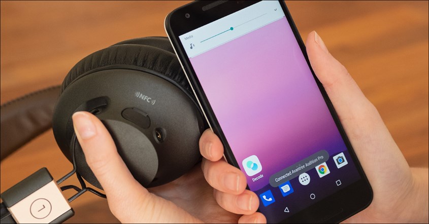 Menghubungkan Ponsel dengan Perangkat Lain