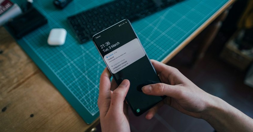 menghilangkan-iklan-di-phone-screen-handphone-hp