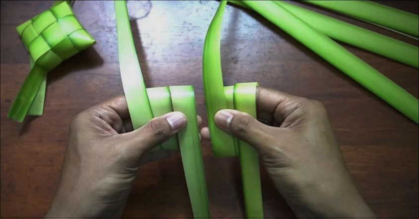 cara-membuat-anyaman-ketupat-lebaran-idul-fitri cara-membuat-anyaman-ketupat-lebaran-idul-fitri