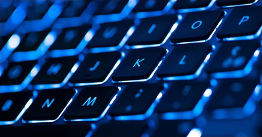 Perbedaan Keyboard RGB vs Backlit Biasa Perbedaan Keyboard RGB vs Backlit Biasa