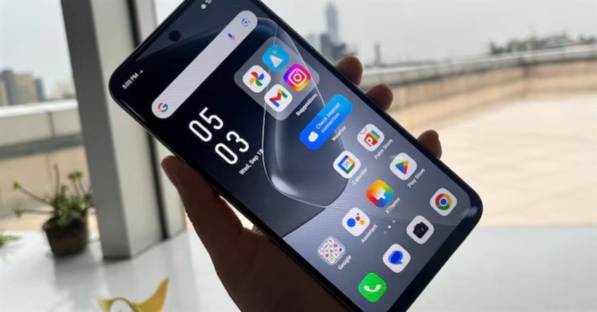 Layar spesifikasi Infinix Hot 50 yang menunjukkan halaman utama dan beberapa aplikasi Layar spesifikasi Infinix Hot 50 yang menunjukkan halaman utama dan beberapa aplikasi
