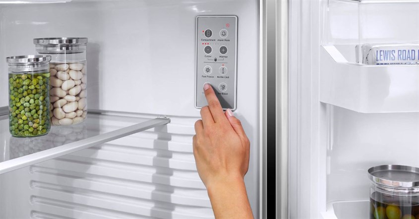 Gambar bagian dalam kulkas dengan fitur quick freeze