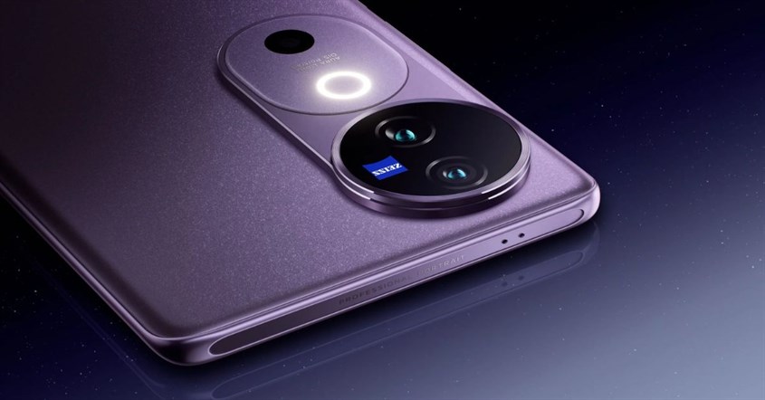 Kamera belakang handphone yang memiliki lensa zeiss Kamera belakang handphone yang memiliki lensa zeiss