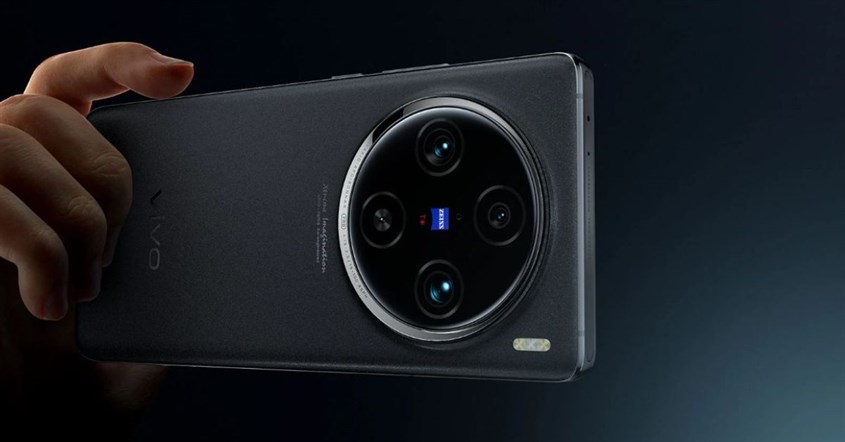 Visualisasi kamera belakang handphone yang mendukung teknologi lensa zeiss Visualisasi kamera belakang handphone yang mendukung teknologi lensa zeiss