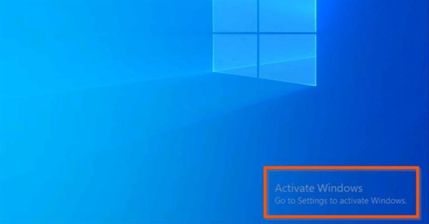 Layar desktop laptop sebelum melakukan cara menghilangkan activate windows