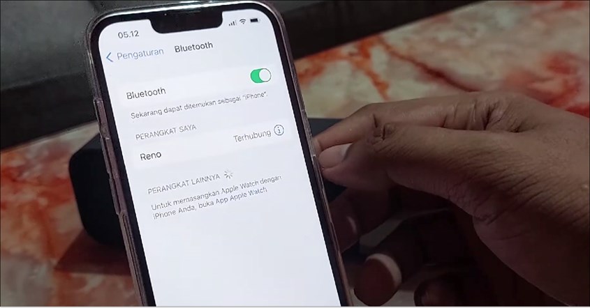 Menyambungkan Bluetooth iPhone ke Speaker Menyambungkan Bluetooth iPhone ke Speaker