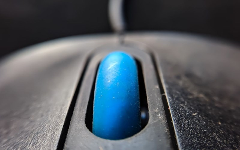 Bersihkan Roda Scroll dari Debu dan Kotoran Bersihkan Roda Scroll dari Debu dan Kotoran