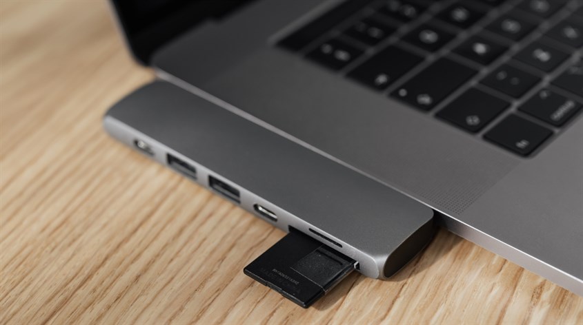 Mengenal card reader, fungsi, manfaat, dan kegunaannya.