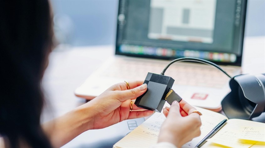 Mengenal card reader, fungsi, manfaat, dan kegunaannya.