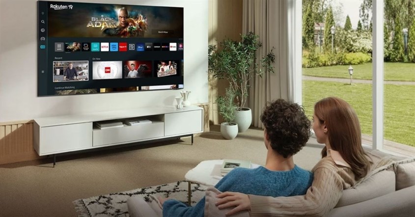 Tampilan smart tv dengan layar yang luas 