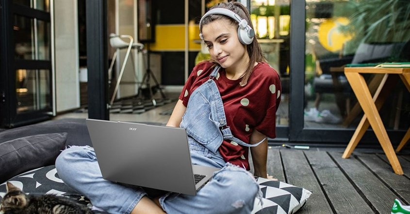 Keunggulan acer comfyview salah satunya yaitu nyaman digunakan di luar ruangan Keunggulan acer comfyview salah satunya yaitu nyaman digunakan di luar ruangan