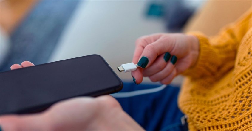cara mengatasi layar hp hitam tapi nyala bisa dilakukan dengan mengisi daya cara mengatasi layar hp hitam tapi nyala bisa dilakukan dengan mengisi daya