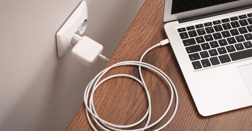 cara menyalakan laptop ketika daya baterai benar-benar kosong yaitu dengan charger cara menyalakan laptop ketika daya baterai benar-benar kosong yaitu dengan charger
