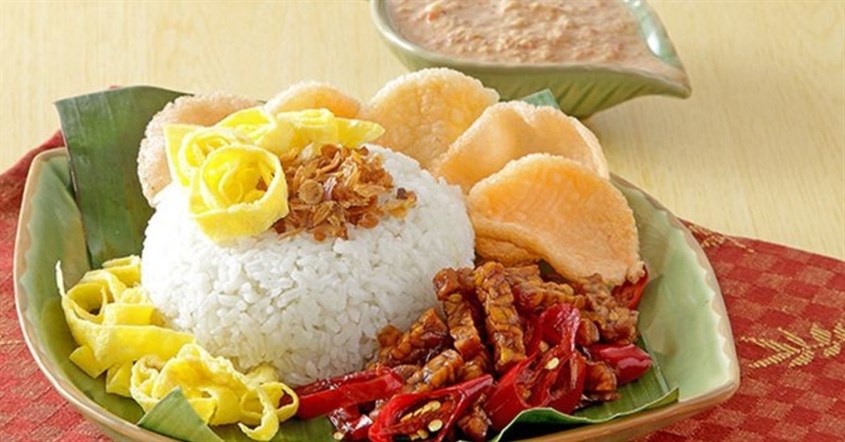 Saran Penyajian Nasi Uduk