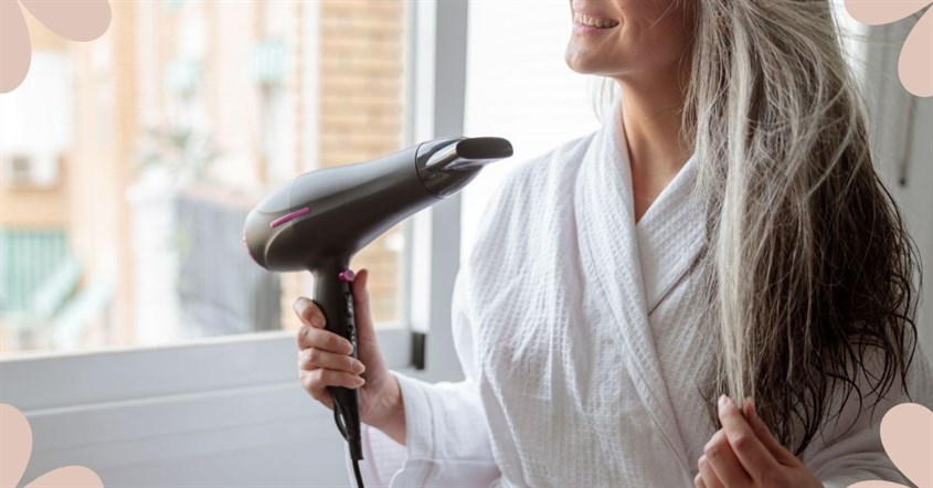 perhatikan jarak ke rambut saat sedang menggunakan hair dryer perhatikan jarak ke rambut saat sedang menggunakan hair dryer