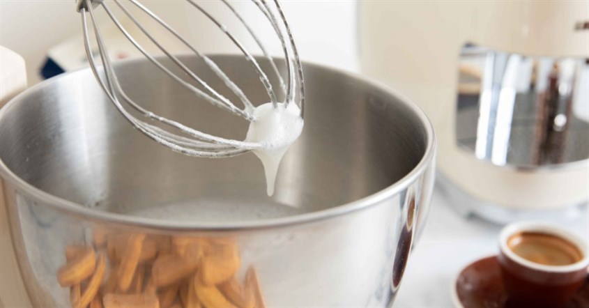 Mixer jadi salah satu alat memasak yang dibutuhkan pada resep tiramisu Mixer jadi salah satu alat memasak yang dibutuhkan pada resep tiramisu