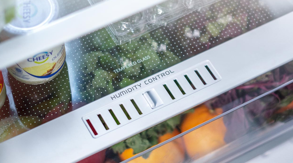 Fitur Humidity Control - Kulkas 2 Pintu Polytron Inverter 339L PRM495X