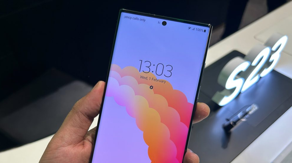 Layar Infinity-O - Smartphone Samsung Galaxy S23 Ultra 12GB/256GB PHANTOM BLACK Layar Infinity-O - Smartphone Samsung Galaxy S23 Ultra 12GB/256GB PHANTOM BLACK