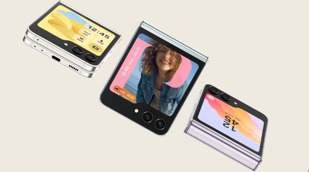 Layar eksternal - Smartphone Samsung Galaxy Z Flip5 8GB/512GB MINT Layar eksternal - Smartphone Samsung Galaxy Z Flip5 8GB/512GB MINT