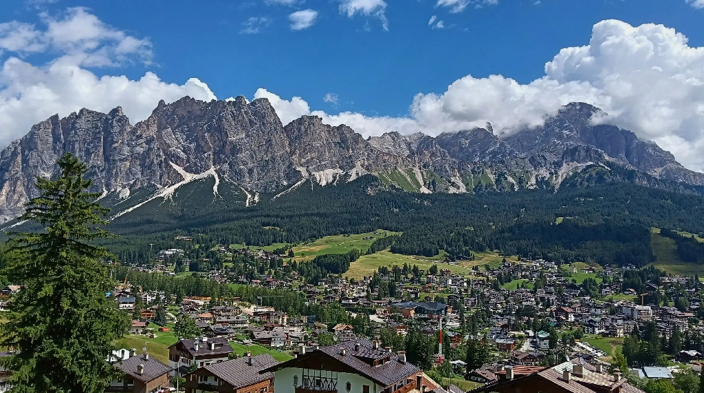 Hasil Foto Indah - Smartphone OPPO A6 Pro 4G 8GB/256GB Hasil Foto Indah - Smartphone OPPO A6 Pro 4G 8GB/256GB